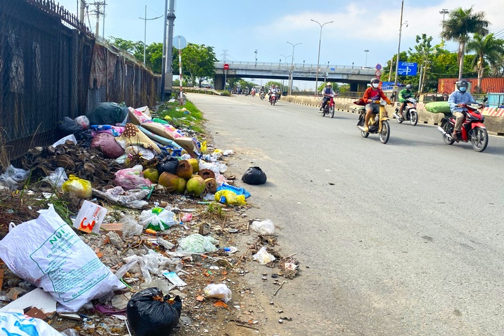 Sau loạt bài rác ngập ngụa ở TP.HCM, bạn đọc chỉ thêm nhiều bãi rác 'quá ghê'- Ảnh 4.