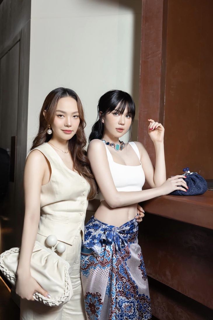Ngọc Trinh bỗng 'hóa đá' khi gặp trai Tây- Ảnh 6. Ngọc Trinh bỗng 'hóa đá' khi gặp trai Tây- Ảnh 6.