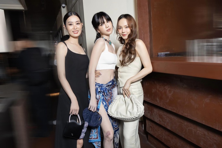 Ngọc Trinh bỗng 'hóa đá' khi gặp trai Tây- Ảnh 5. Ngọc Trinh bỗng 'hóa đá' khi gặp trai Tây- Ảnh 5.
