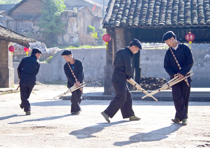 Nét đẹp bản làng người Mông - Ảnh: VŨ TUẤN