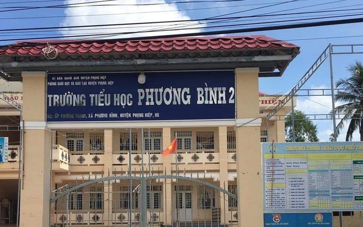 Vác dao đi chém thầy giáo vì nghi ngoại tình với vợ