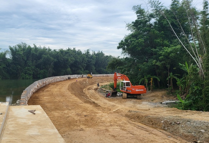 Dự án kè Tịnh An - Tịnh Long - Tịnh Khê (bờ bắc sông Trà Khúc) là công trình trọng điểm Ban thường vụ sẽ theo dõi - Ảnh: T.M.