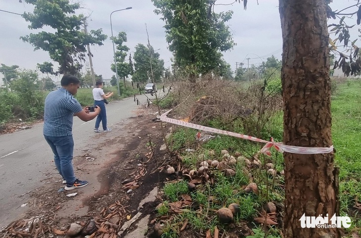 Hiện trường nơi phát hiện tứ chi của người đàn ông bị phân xác tại TP Tân Uyên, tỉnh Bình Dương ở giữa một khu dân cư vắng người ở - Ảnh: BÁ SƠN