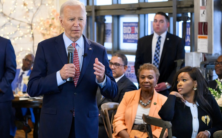 Ông Biden và Đảng Dân chủ kiệm lời trước phán quyết về ông Trump