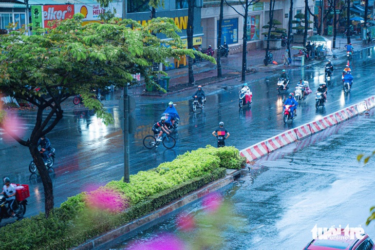 Dù nắng hay mưa, cua rơ phong trào dàn hàng ngang vì 