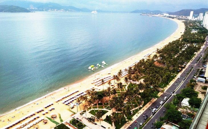 Không có quy định cấp phép thả diều bên biển Nha Trang