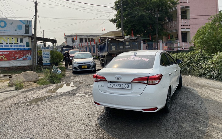 Sốt ruột vì xe ùn ùn né trạm thu phí, doanh nghiệp BOT lại gửi đơn cầu cứu