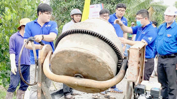 Qua hoạt động tình nguyện, tuổi trẻ TP.HCM đã để lại nhiều công trình ý nghĩa cho người dân - Ảnh: Q.NG.