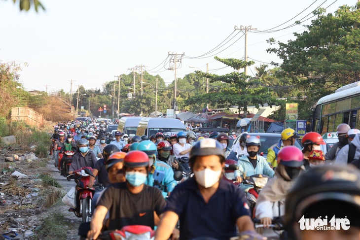 Đường Lê Văn Việt, Lã Xuân Oai, Nguyễn Duy Trinh, Đỗ Xuân Hợp, Lò Lu... liên tục ùn ứ, vì sao?- Ảnh 5.