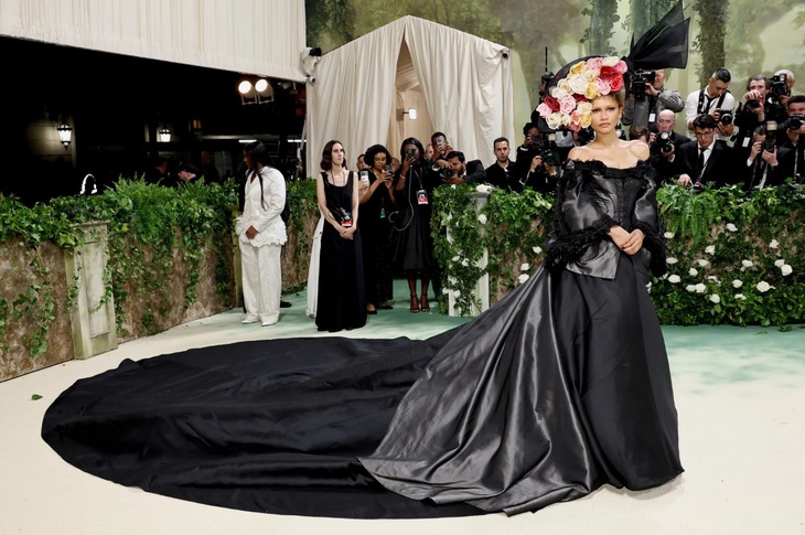 tiếp tục nổ 'Cuộc chiến không khoan nhượng' của dàn sao trên siêu thảm đỏ Met Gala 2024- Ảnh 4.