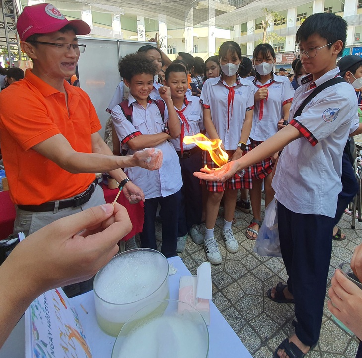 Học sinh thành phố Thủ Đức trong một hoạt động ngoại khóa. Năm nay, công tác tuyển sinh đầu cấp ở TP Thủ Đức thực hiện hoàn toàn bằng hình thức trực tuyến - Ảnh: H.HG.