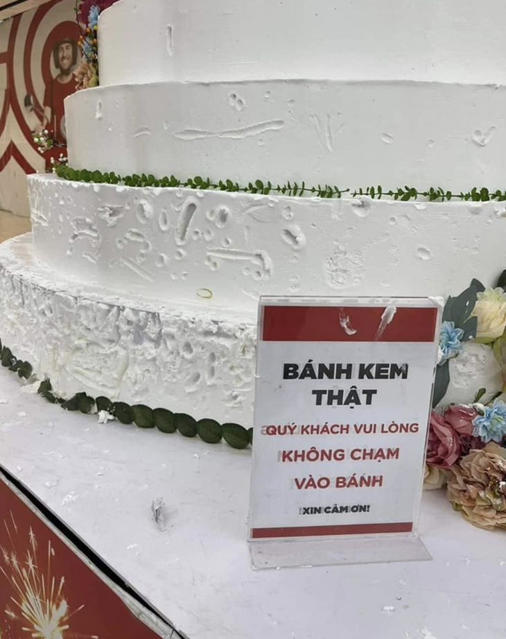 Ảnh vui 1-6: Chủ quán khiến nhiều người... bối rối- Ảnh 6. Nhắc rồi đó!