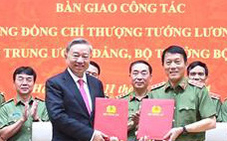 Bàn giao công tác giữa Chủ tịch nước Tô Lâm và Bộ trưởng Bộ Công an Lương Tam Quang