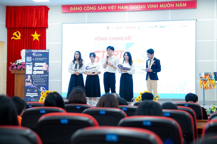 Sinh viên tự tin trình làng các dự án khởi nghiệp sáng tạo tại chung kết HUTECH Startup Wings 2024