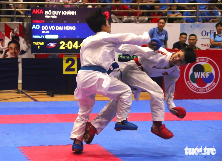 Những pha phản đòn đẹp mắt tại Giải vô địch trẻ karate quốc gia lần thứ 30 năm 2024 - Ảnh: NGUYỄN HOÀNG