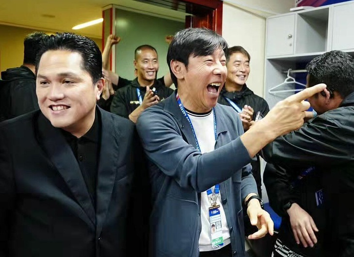 Bên cạnh các cầu thủ nhập tịch, ông Thohir còn góp công mời về HLV Shin Tae Yong - Ảnh: PSSI