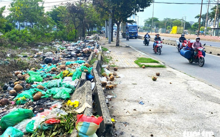 UBND TP.HCM yêu cầu xử lý dứt điểm về các điểm ô nhiễm Tuổi Trẻ phản ánh