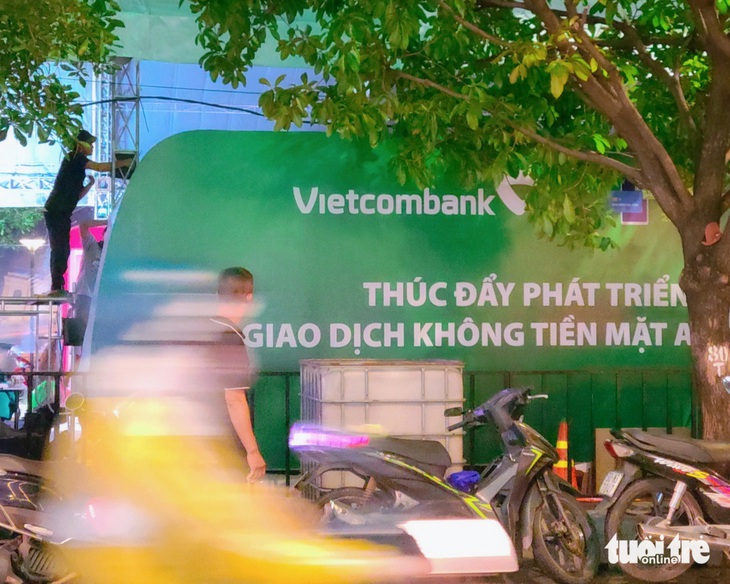 Trong ba ngày diễn ra lễ hội, các gian hàng, doanh nghiệp, ngân hàng sẽ có nhiều chương trình để người dân trải nghiệm thanh toán không tiền mặt - Ảnh: NHẬT XUÂN