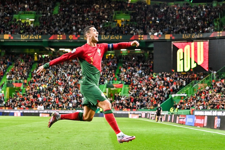 Vé xem Ronaldo tập luyện cho Euro 2024 tăng chóng mặt