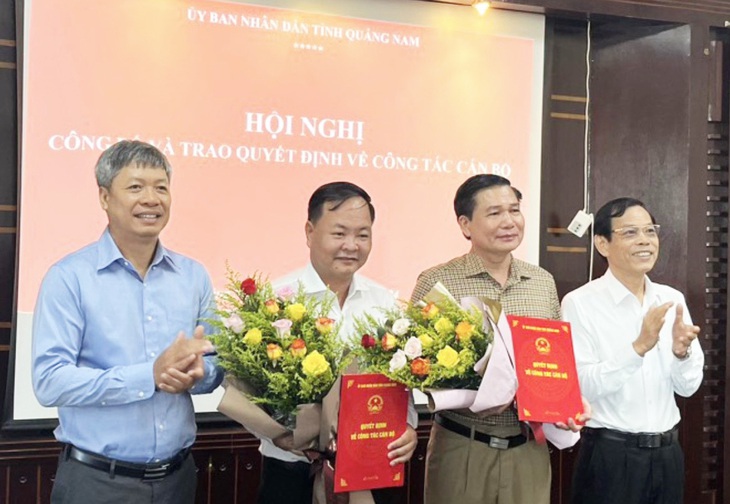 Ông Nguyễn Hồng Quang (thứ hai từ trái qua) và ông Lê Vũ Thương (thứ ba) giữ chức vụ mới - Ảnh: M.T.