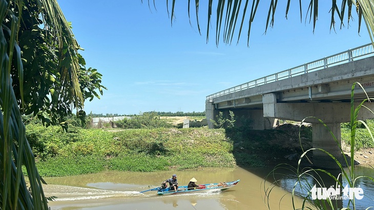 Cầu Rọc Sen đã hoàn thành bê tông cốt thép - Ảnh: ĐẶNG TUYẾT