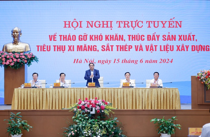 Thủ tướng chủ trì hội nghị tháo gỡ khó khăn cho ngành vật liệu xây dựng - Ảnh: VGP