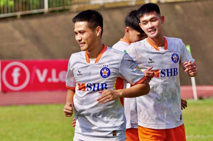 CLB SHB Đà Nẵng nguy cơ rớt hạng V-League: Làm bóng đá kiểu ... 'lạ lùng' - Ảnh 2.