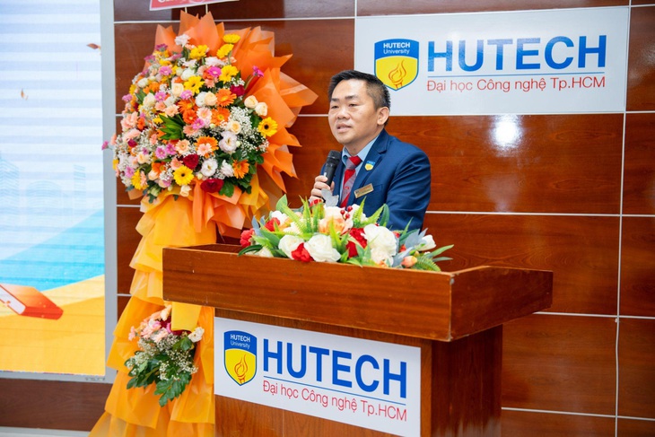 HUTECH khai giảng khóa đào tạo thạc sĩ, tiến sĩ đợt 1 - năm 2024- Ảnh 2.