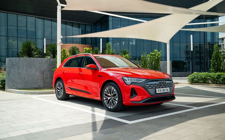 Audi Q8 e-tron ra mắt Việt Nam, giá từ 3,8 tỉ đồng, tặng thêm cả sạc