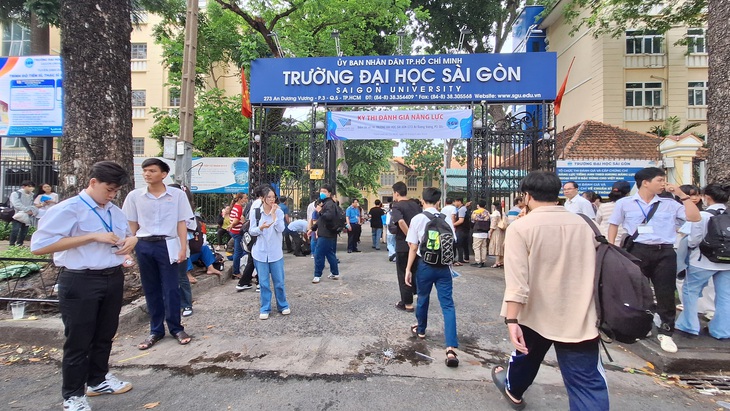 Hơn 40.000 thí sinh bắt đầu làm bài thi đánh giá năng lực đợt 2- Ảnh 2.