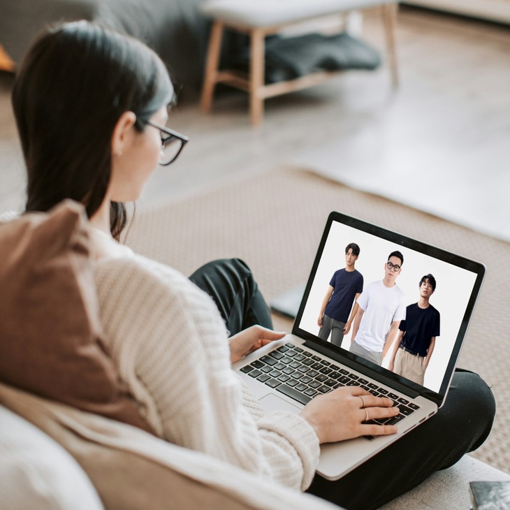 Một số mặt hàng do nhà anh Nam sản xuất có mặt trên sàn TMĐT. Hiện hộ sản xuất này đã nhận tổng cộng 50 mẫu quần áo từ Shopee đặt hàng Một số mặt hàng do nhà anh Nam sản xuất có mặt trên sàn TMĐT. Hiện hộ sản xuất này đã nhận tổng cộng 50 mẫu quần áo từ Shopee đặt hàng