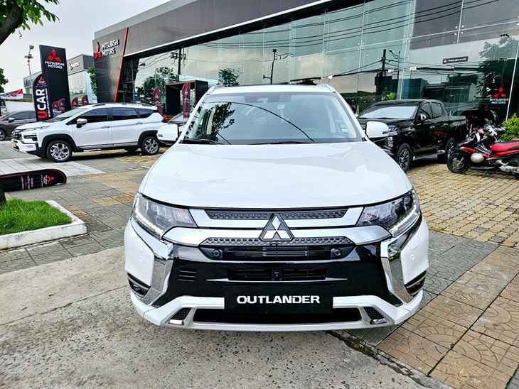 Tin tức giá xe: Mitsubishi Outlander chỉ còn từ 730 triệu tại đại lý, ngang SUV hạng B- Ảnh 3.