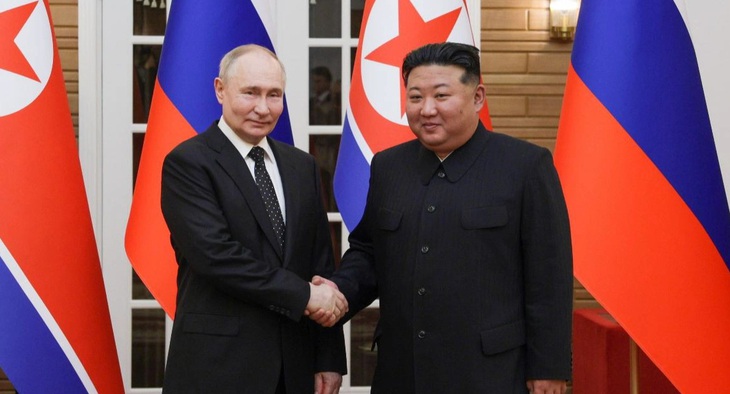 Nhà lãnh đạo Triều Tiên Kim Jong Un và Tổng thống Nga Vladimir Putin ngày 19-6 tại Bình Nhưỡng - Ảnh: TASS