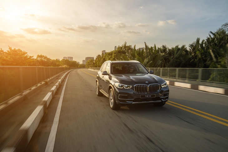 Mẫu xe BMW X5 cũng nhận được hàng loạt quyền lợi như: dịch vụ sau bán hàng BMW Corporate Support, dịch vụ BMW Service Video, ...