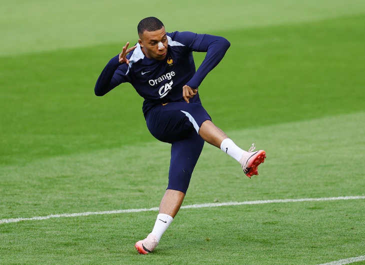 Mbappe trở lại tập luyện, sẵn sàng đối đầu Hà Lan?