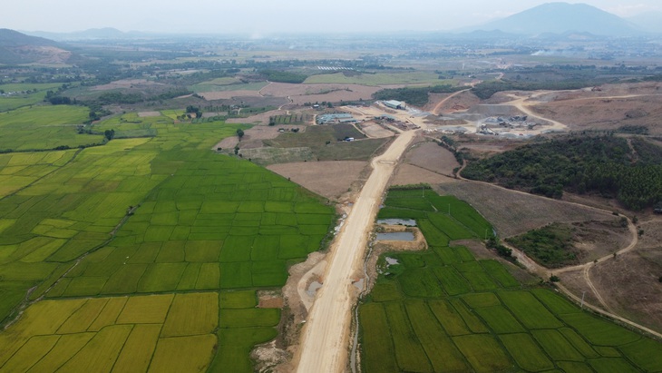 UBND tỉnh Khánh Hòa chỉ đạo sớm tháo gỡ khó khăn tại cao tốc Khánh Hòa - Buôn Ma Thuột - Ảnh: SƠN HỒNG