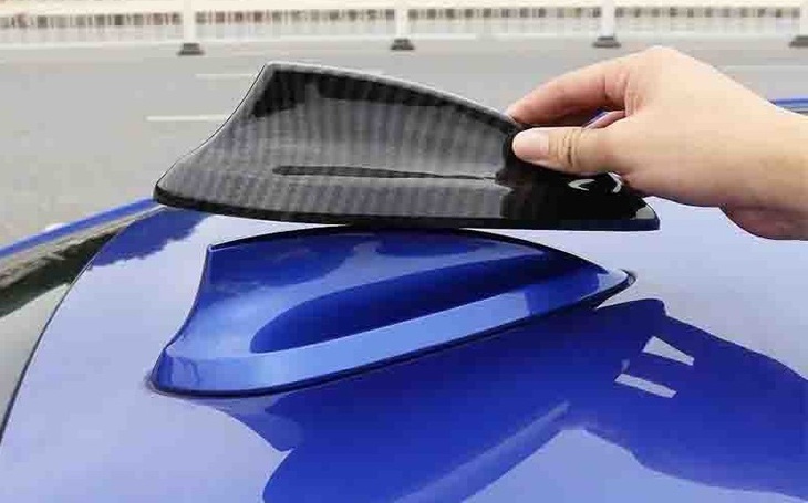 Chủ xe BMW kiện tập thể hãng vì cố tình lờ trang bị lỗi này gây hư hại nghiêm trọng- Ảnh 3. Thông thường không ít chủ xe mua khung bảo vệ che nắng/mưa cho ăng ten vây cá mập của mình - Ảnh: Joom