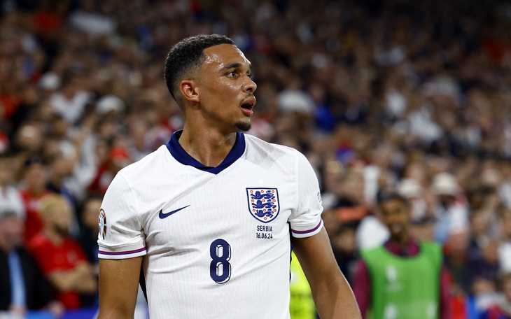 Jack Grealish thua cược Trent Alexander-Arnold nhưng vẫn vui - Ảnh 4.