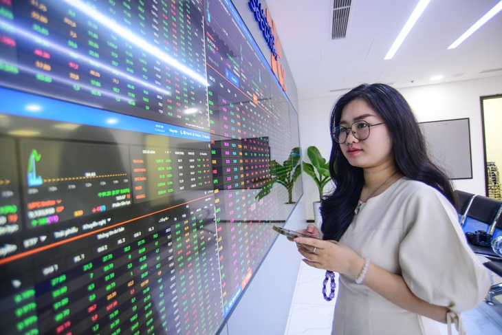 VN-Index vừa trải qua một tuần giằng co ở vùng 1.282 điểm. Trong khi đó, UpCOM tăng 2,6%, lấy lại ngưỡng 100 điểm - Ảnh: QUANG ĐỊNH