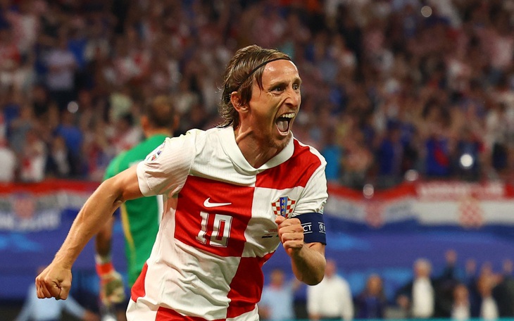 Modric lập kỷ lục cầu thủ lớn tuổi nhất ghi bàn tại Euro