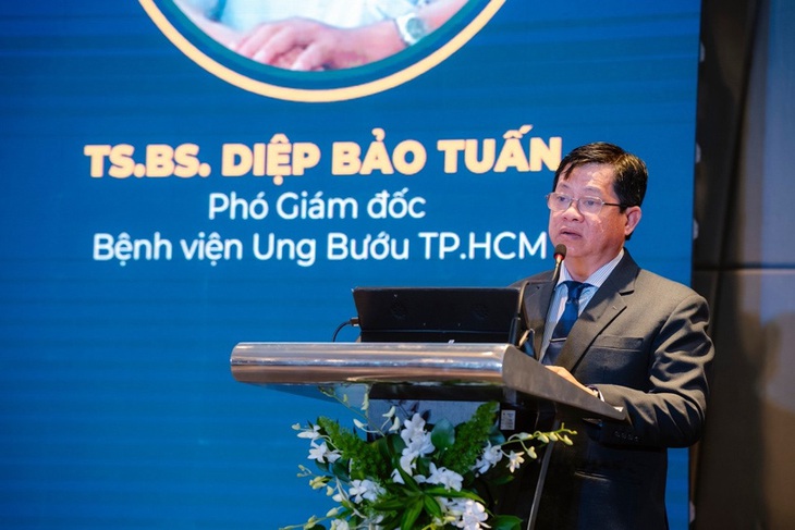 Hội thảo tại TP.HCM do TS.BS Diệp Bảo Tuấn - phó giám đốc Bệnh viện Ung Bướu - làm chủ tọa