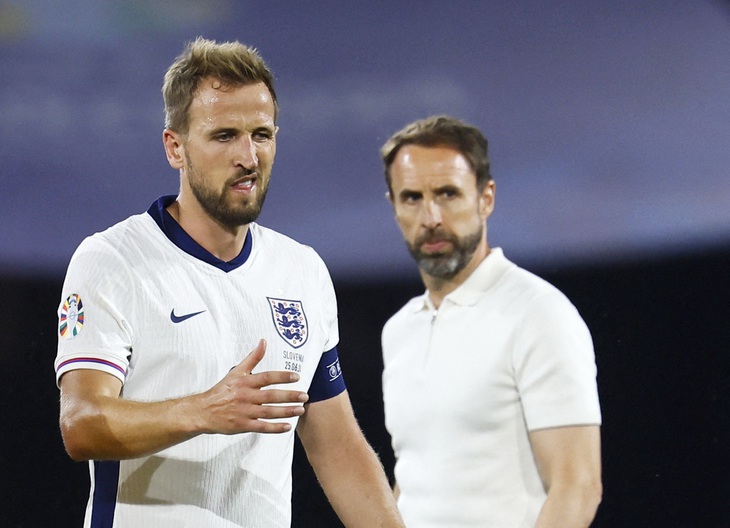 Những ngôi sao như Harry Kane sẽ không tạo nên sự lôi cuốn khi tuyển Anh còn nằm trong tay HLV Southgate (phải) - Ảnh: REUTERS