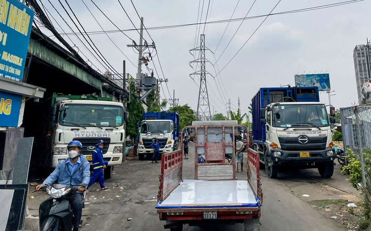 Trạm rác Hiệp Bình ô nhiễm kéo dài, TP.HCM tiếp tục yêu cầu xử lý - Ảnh 4.