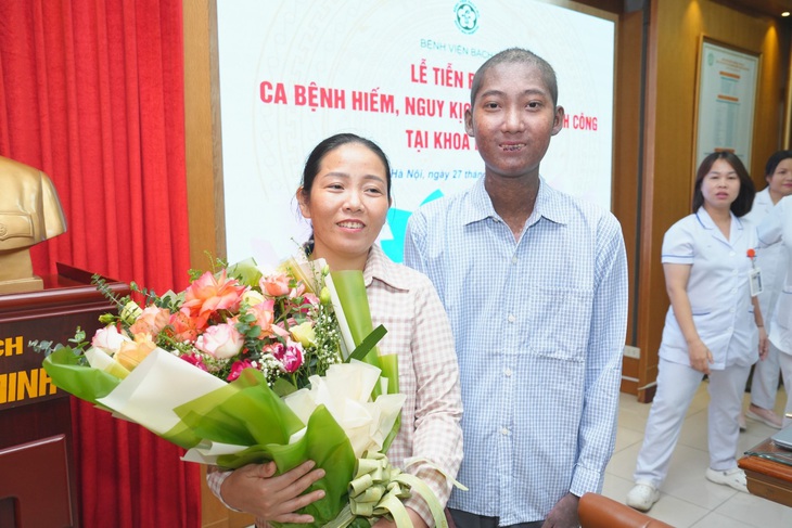 Mẹ con Trình ngày 27-6 - Ảnh: BVCC