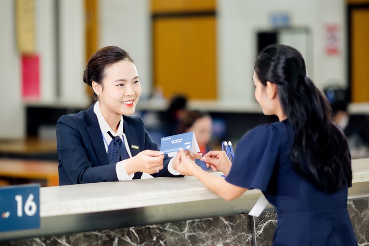 Nửa cuối năm đầu tư vào đâu?- Ảnh 1. Gửi tiết kiệm là kênh đầu tư an toàn, hiệu quả - Ảnh: Sacombank