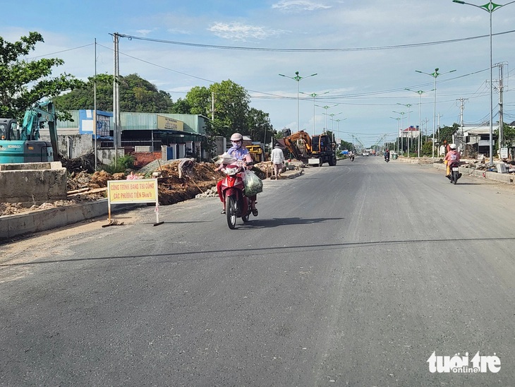 Đường Nguyễn Phúc Chu là quốc lộ 80 - đường huyết mạch lên cửa khẩu quốc tế Hà Tiên - Ảnh: BỬU ĐẤU