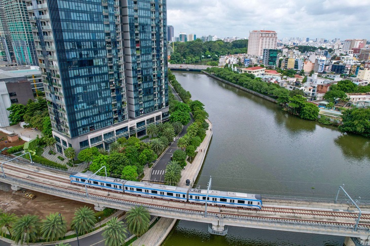 Tuyến metro đầu tiên của TP.HCM dự kiến khai thác thương mại vào quý 4-2024 - Ảnh: QUANG ĐỊNH