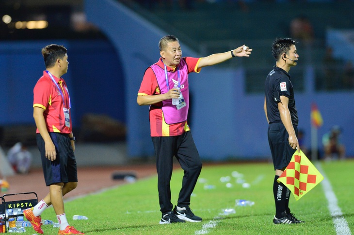 HLV Bùi Đoàn Quang Huy chỉ đạo - Ảnh: MQBĐ FC