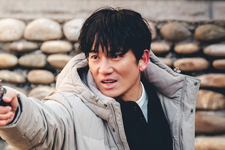 Ji Sung nỗ lực vừa phá án vừa chống lại cám dỗ ma túy - Ảnh: Soompi