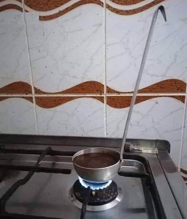 Ảnh vui 30-6: Muốn 'nghỉ hưu' mà cũng không được!- Ảnh 3. Bữa ăn dành cho ai sơ hở là... sợ mập.